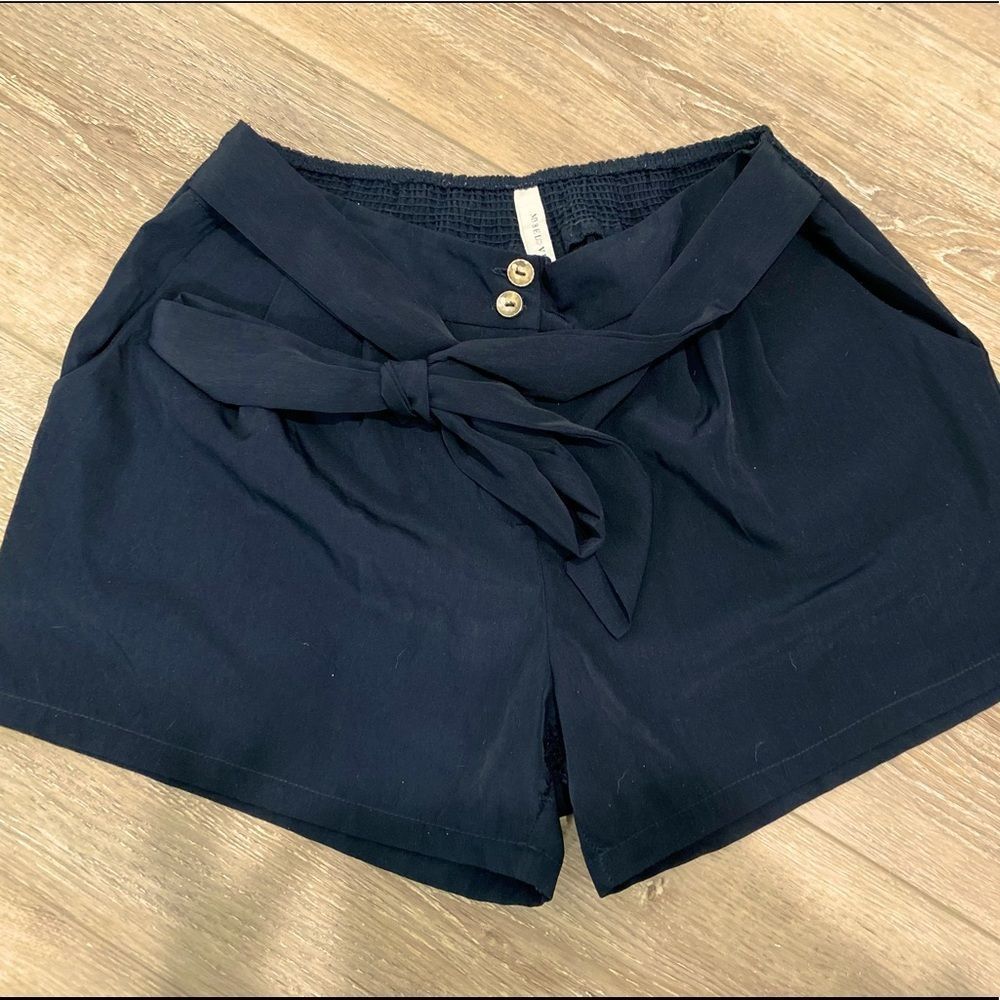 MyBeloved Black Shorts M